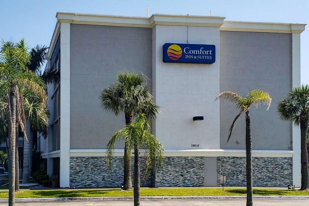 Comfort Inn & Suites St Pete - Clearwater International Airport Extérieur photo