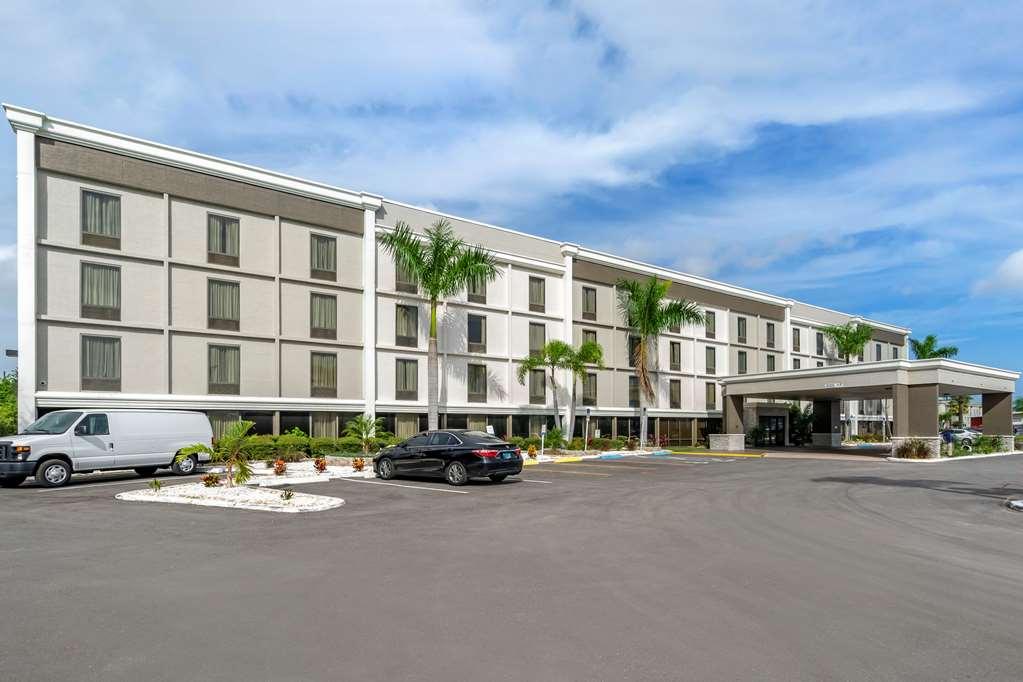 Comfort Inn & Suites St Pete - Clearwater International Airport Extérieur photo