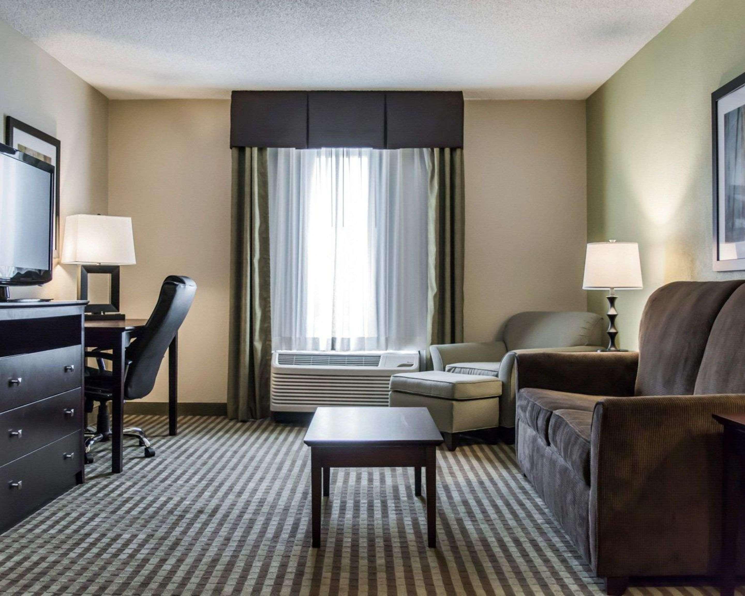 Comfort Inn & Suites St Pete - Clearwater International Airport Extérieur photo