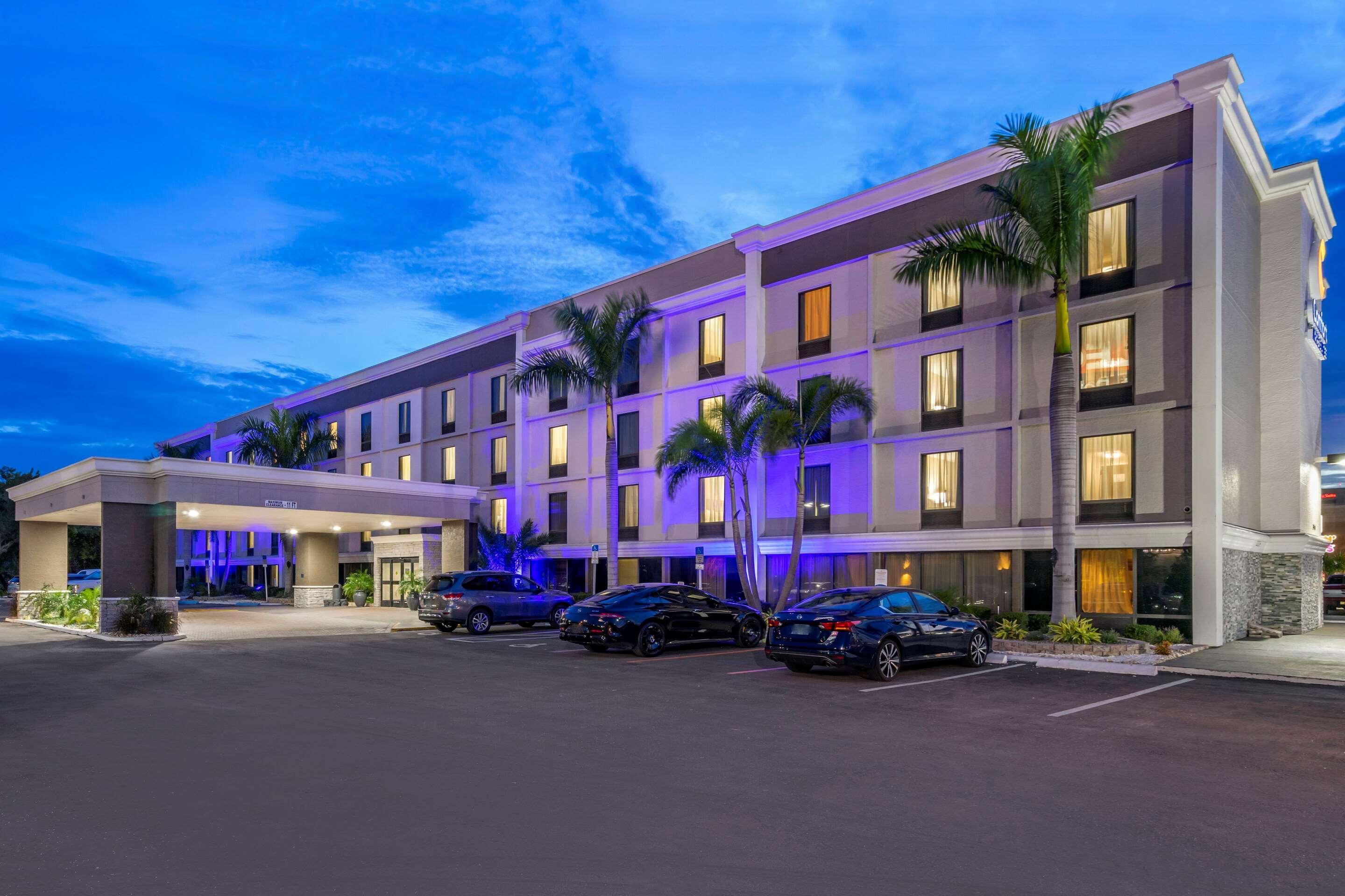 Comfort Inn & Suites St Pete - Clearwater International Airport Extérieur photo