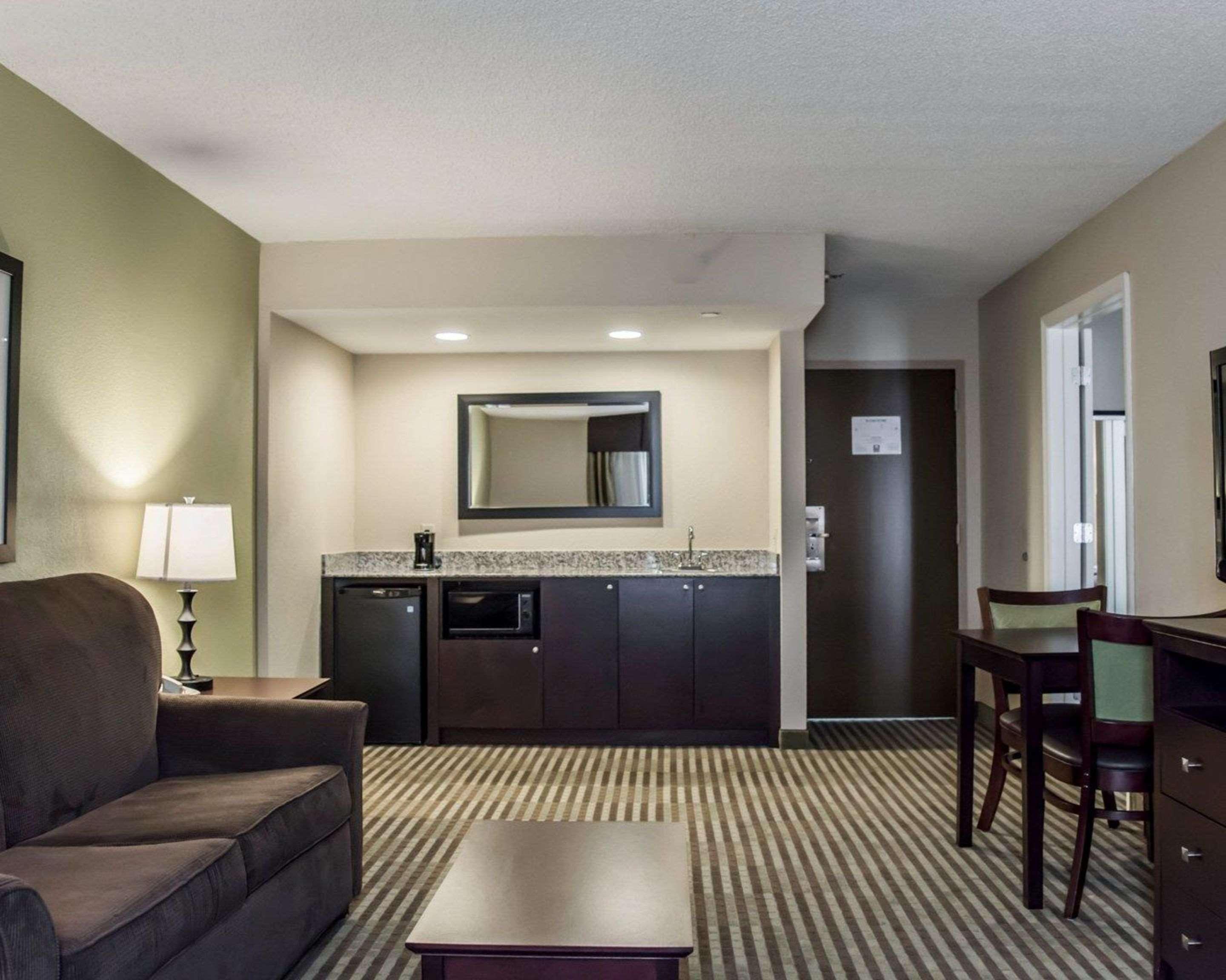 Comfort Inn & Suites St Pete - Clearwater International Airport Extérieur photo