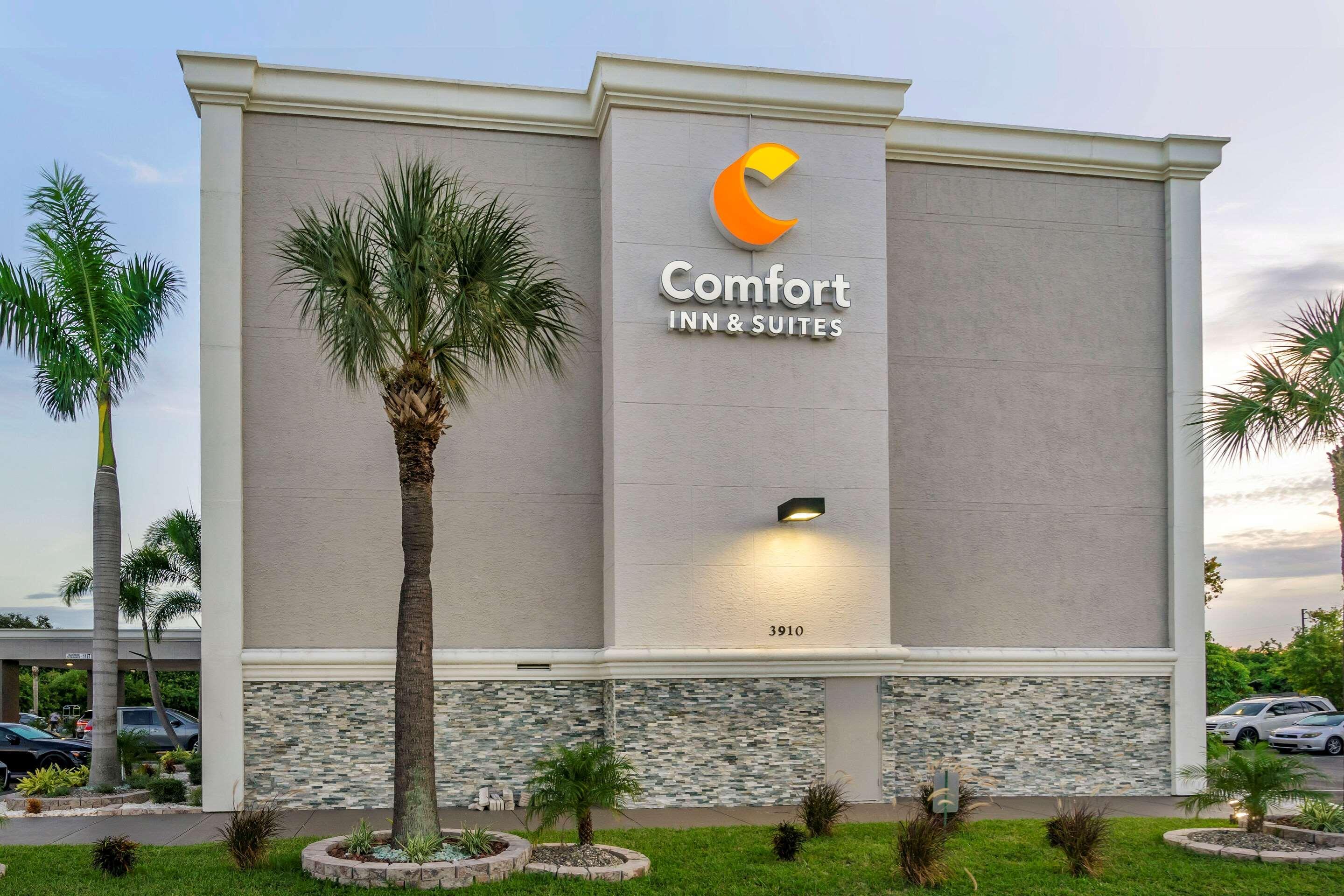 Comfort Inn & Suites St Pete - Clearwater International Airport Extérieur photo