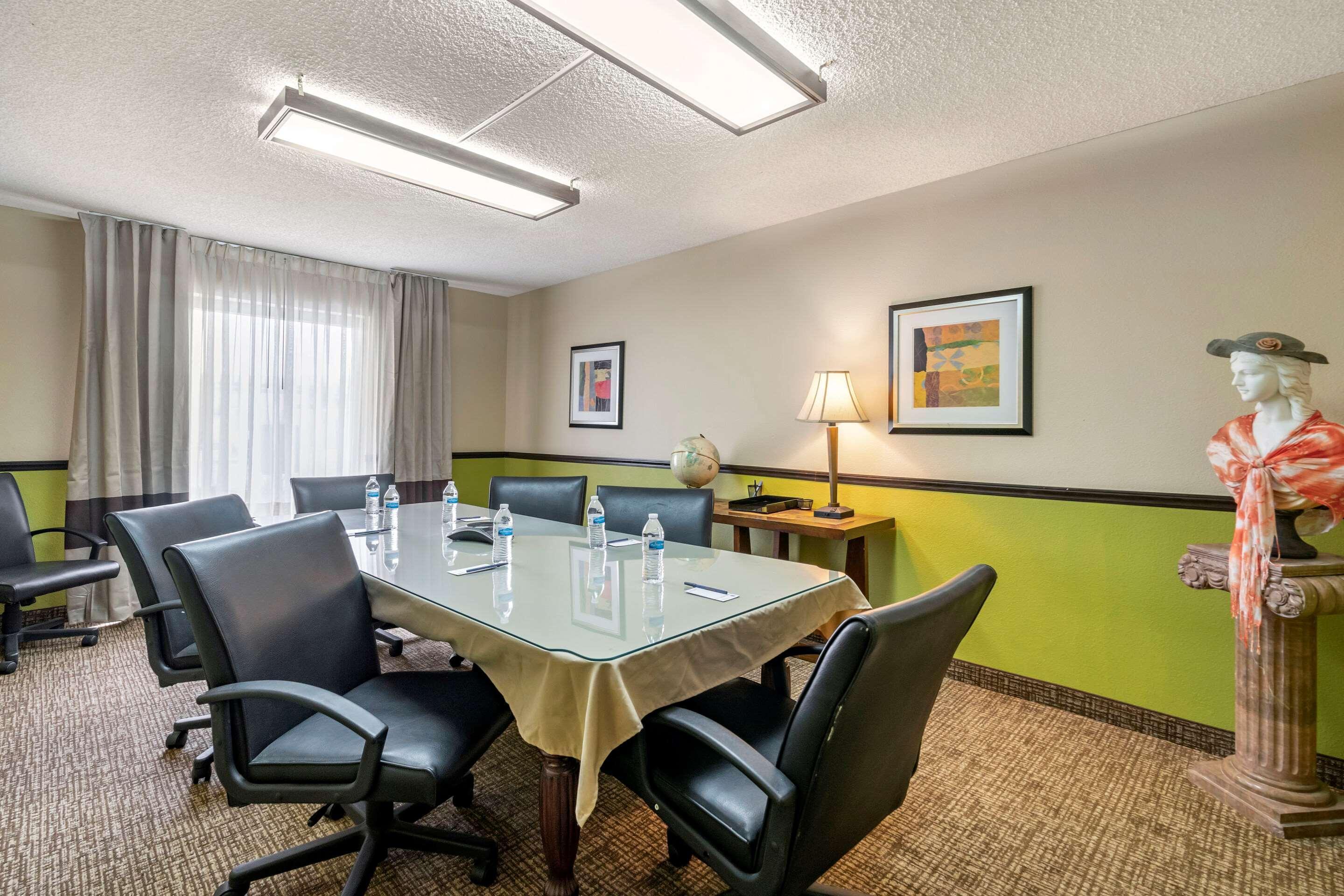 Comfort Inn & Suites St Pete - Clearwater International Airport Extérieur photo