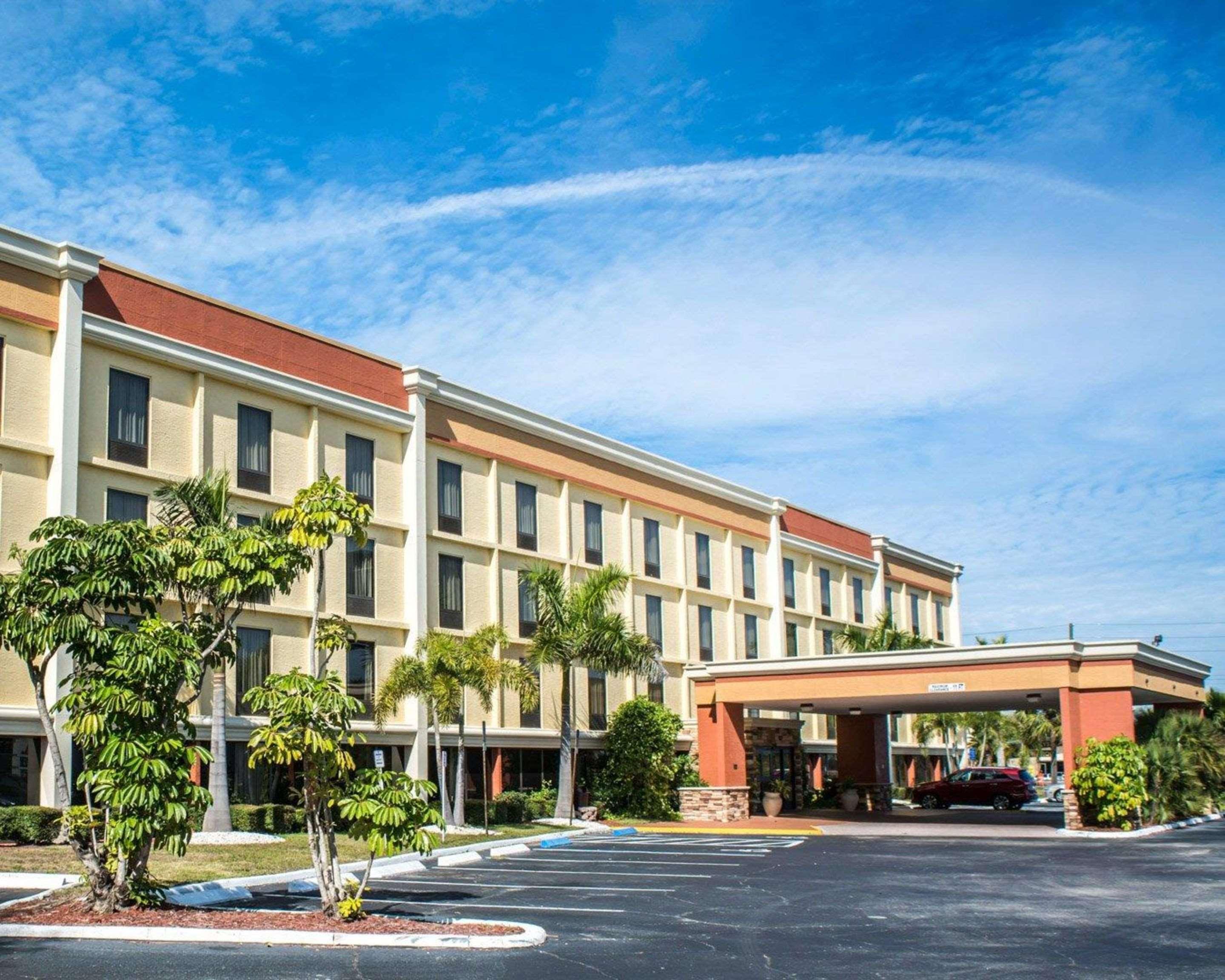Comfort Inn & Suites St Pete - Clearwater International Airport Extérieur photo