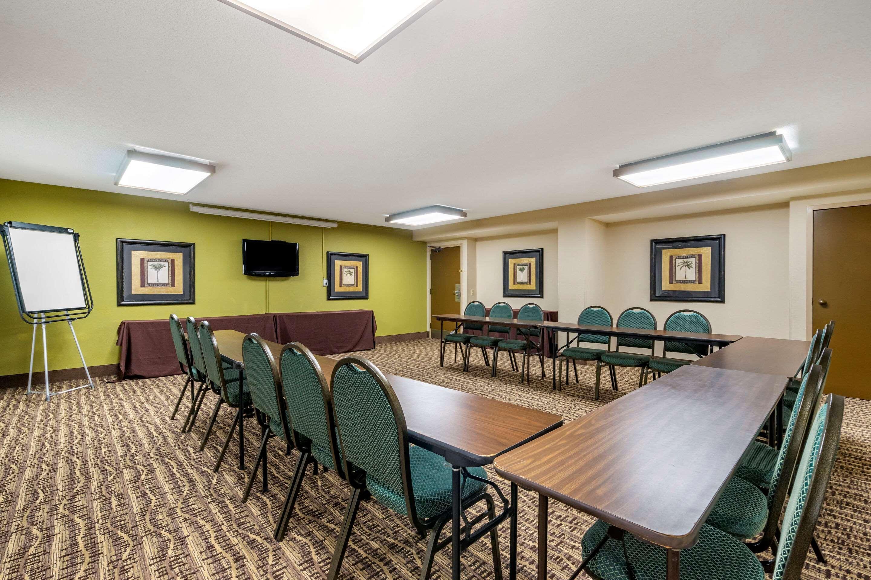 Comfort Inn & Suites St Pete - Clearwater International Airport Extérieur photo