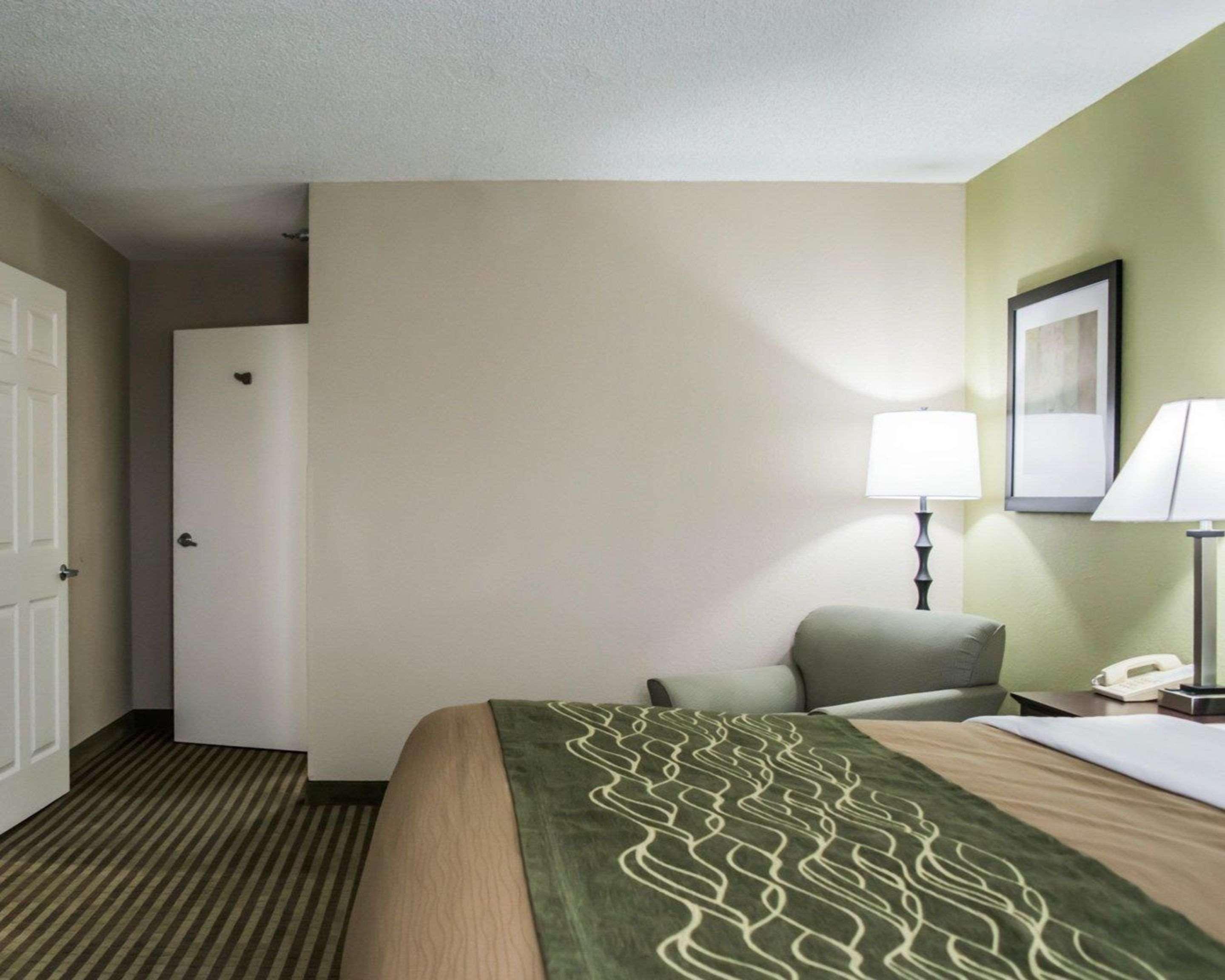 Comfort Inn & Suites St Pete - Clearwater International Airport Extérieur photo