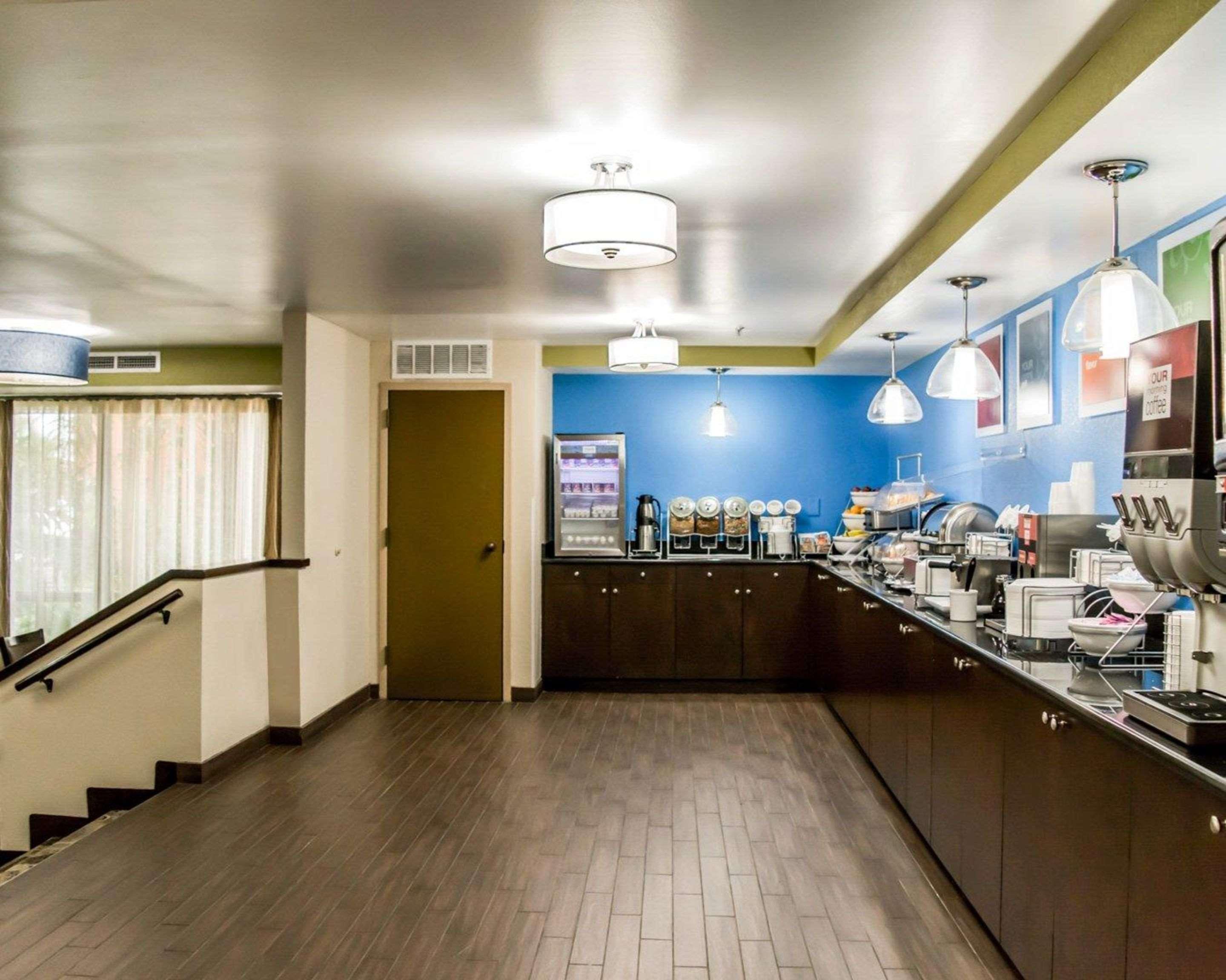Comfort Inn & Suites St Pete - Clearwater International Airport Extérieur photo